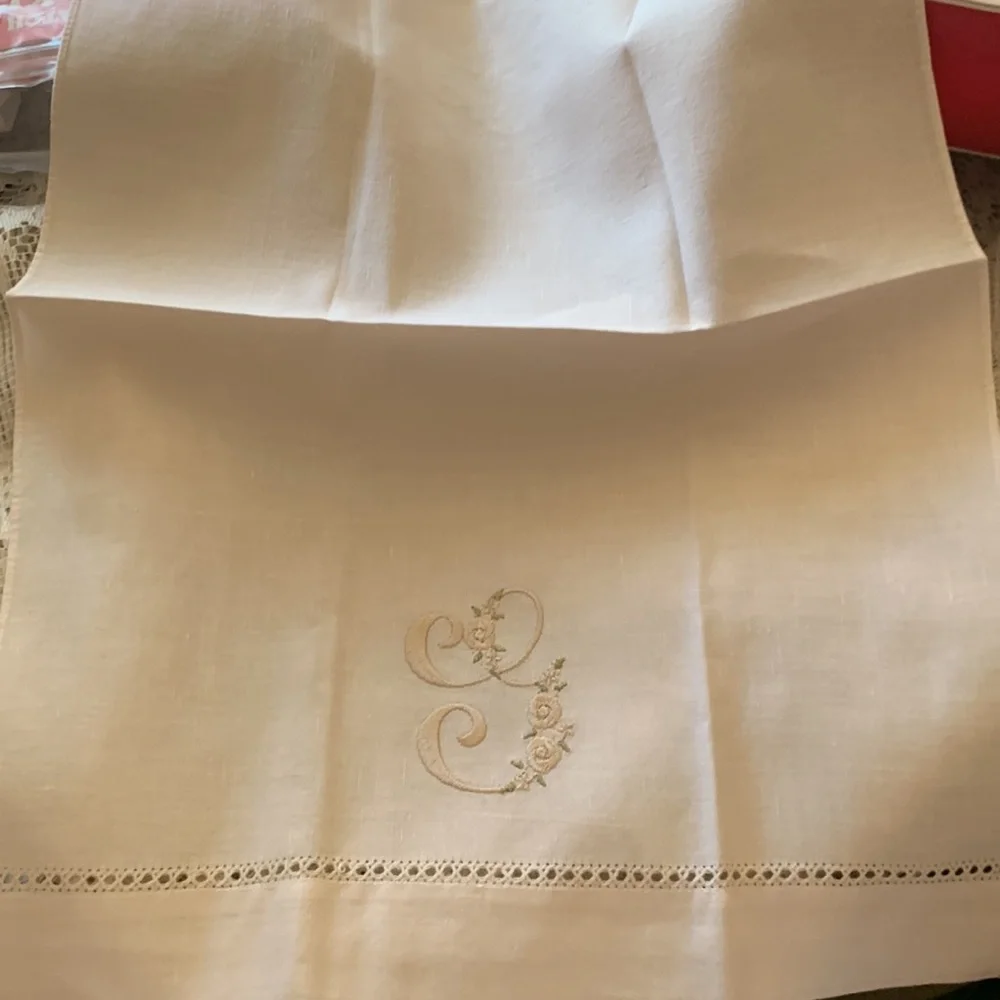 VINTAGE GUEST TOWEL CREAM LINEN MONOGRAMMED “G” 20”x14” DRAW STITCH HEM